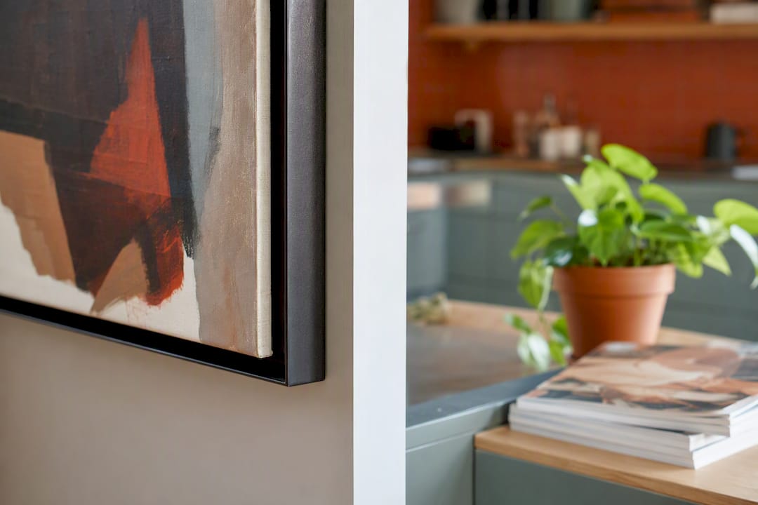 Floater frame with reveal shadow on canvas edge